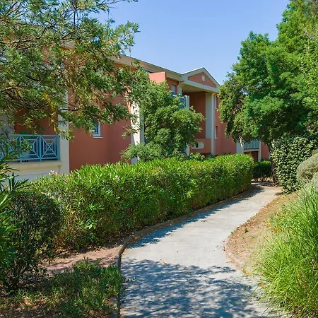 Апарт-готель Lagrange Le Domaine Des Grands Pins 2*