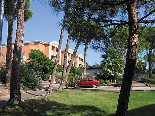 Lagrange Le Domaine Des Grands Pins 2* Saint-Raphaël