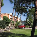 Lagrange Le Domaine Des Grands Pins 2* Saint-Raphael (Var)