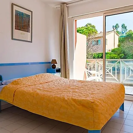 아파트호텔 Lagrange Vacances Le Domaine Des Grands Pins Saint-Raphaël