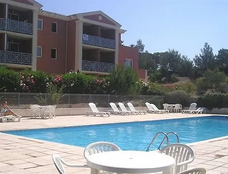아파트호텔 Lagrange Vacances Le Domaine Des Grands Pins Saint-Raphaël
