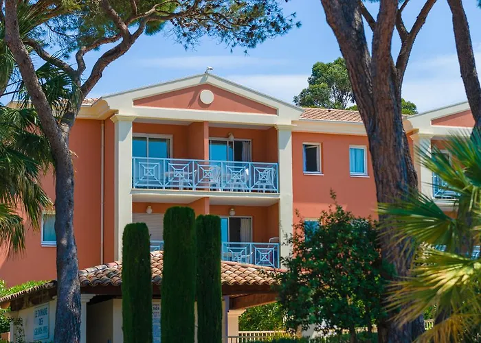 Aparthotel Lagrange Le Domaine Des Grands Pins Saint-Raphael (Var)