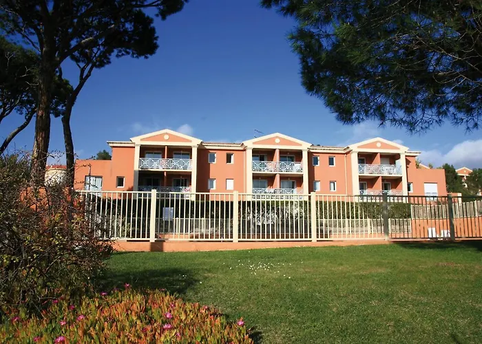 Appart hôtel Lagrange Le Domaine Des Grands Pins 2*