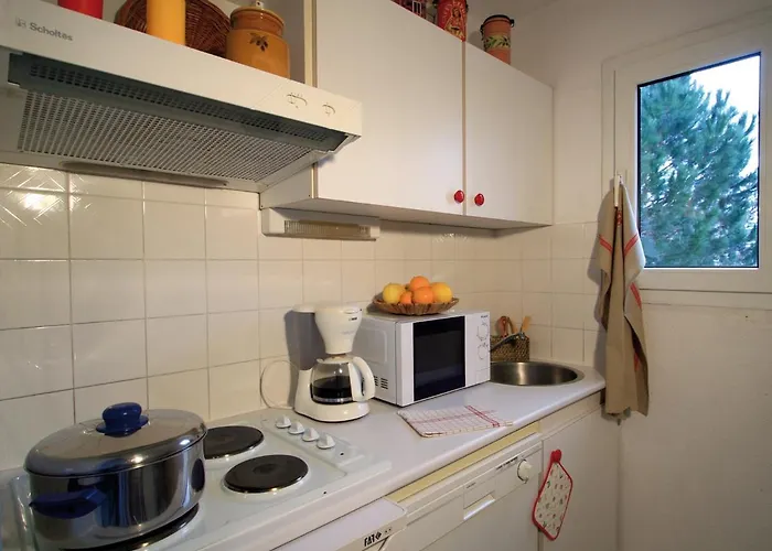 Lagrange Le Domaine Des Grands Pins 2*